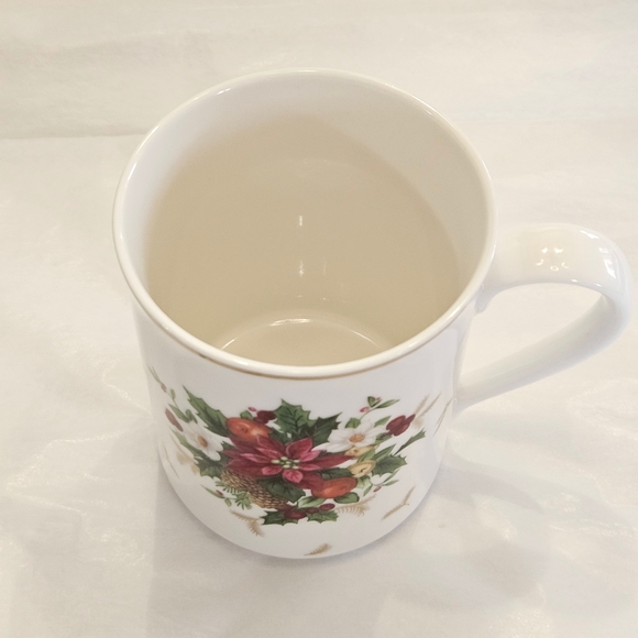 Mikasa "Holiday Delight" coffee mug. - Picture 3 of 7